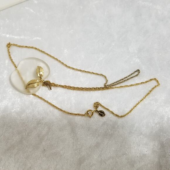 Avon gold tone clear apple 22"-1 1/2" wide pendant 1.1401 - Picture 8 of 8